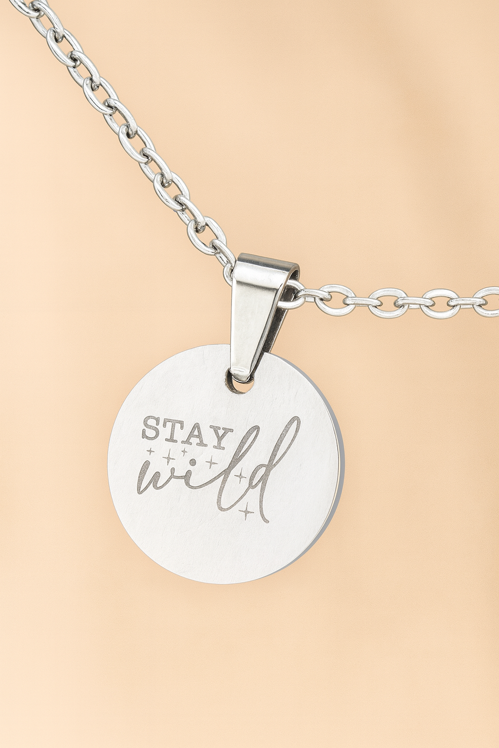 Edelstahlkette mit Anhänger – Stay Wild (Silber, 16 mm)