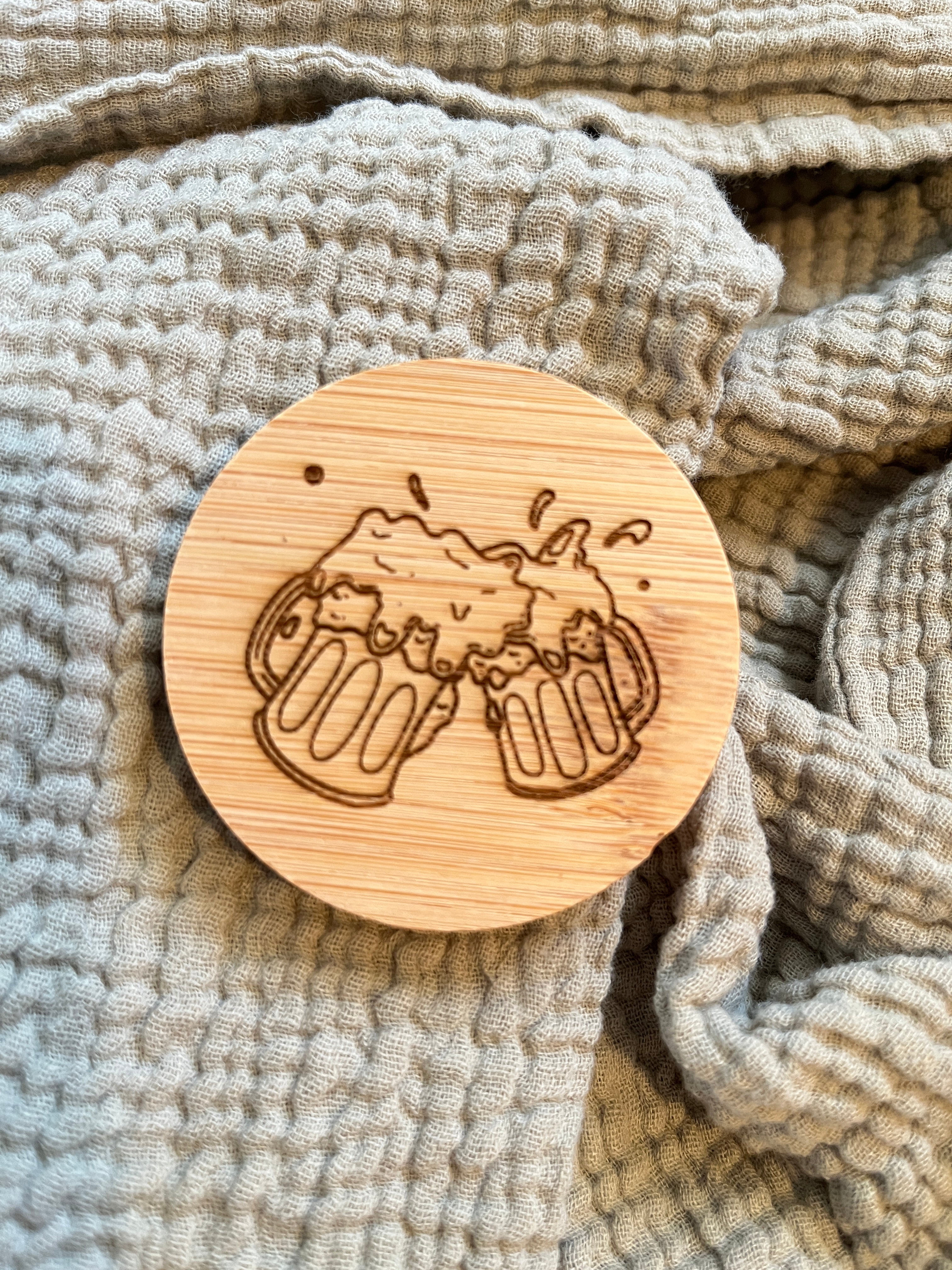 Magnetischer Flaschenöffner aus Bambus (6 cm) – Geschenkidee für Camper, Bierliebhaber & Papa