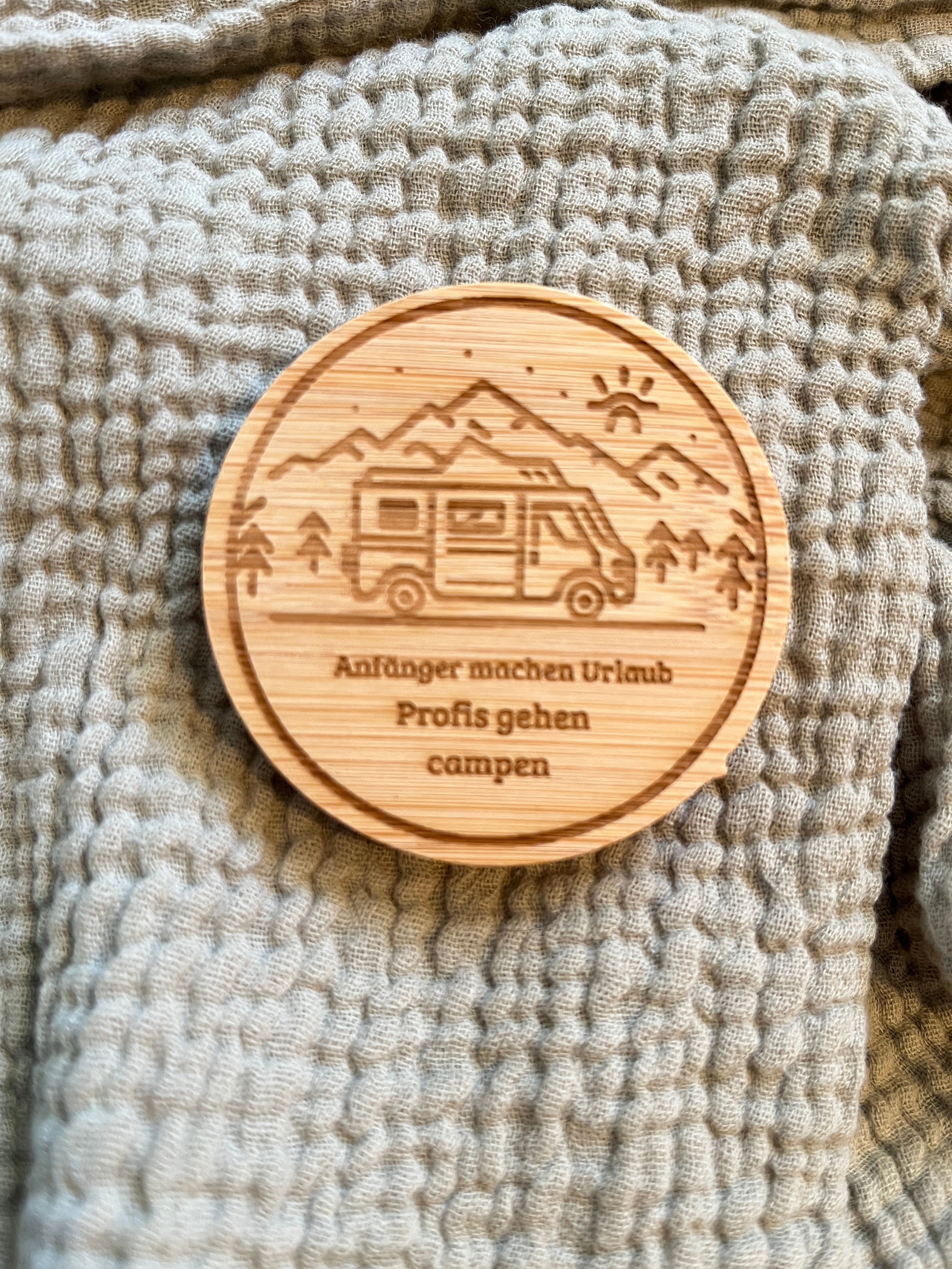 Magnetischer Flaschenöffner aus Bambus (6 cm) – Geschenkidee für Camper, Bierliebhaber & Papa