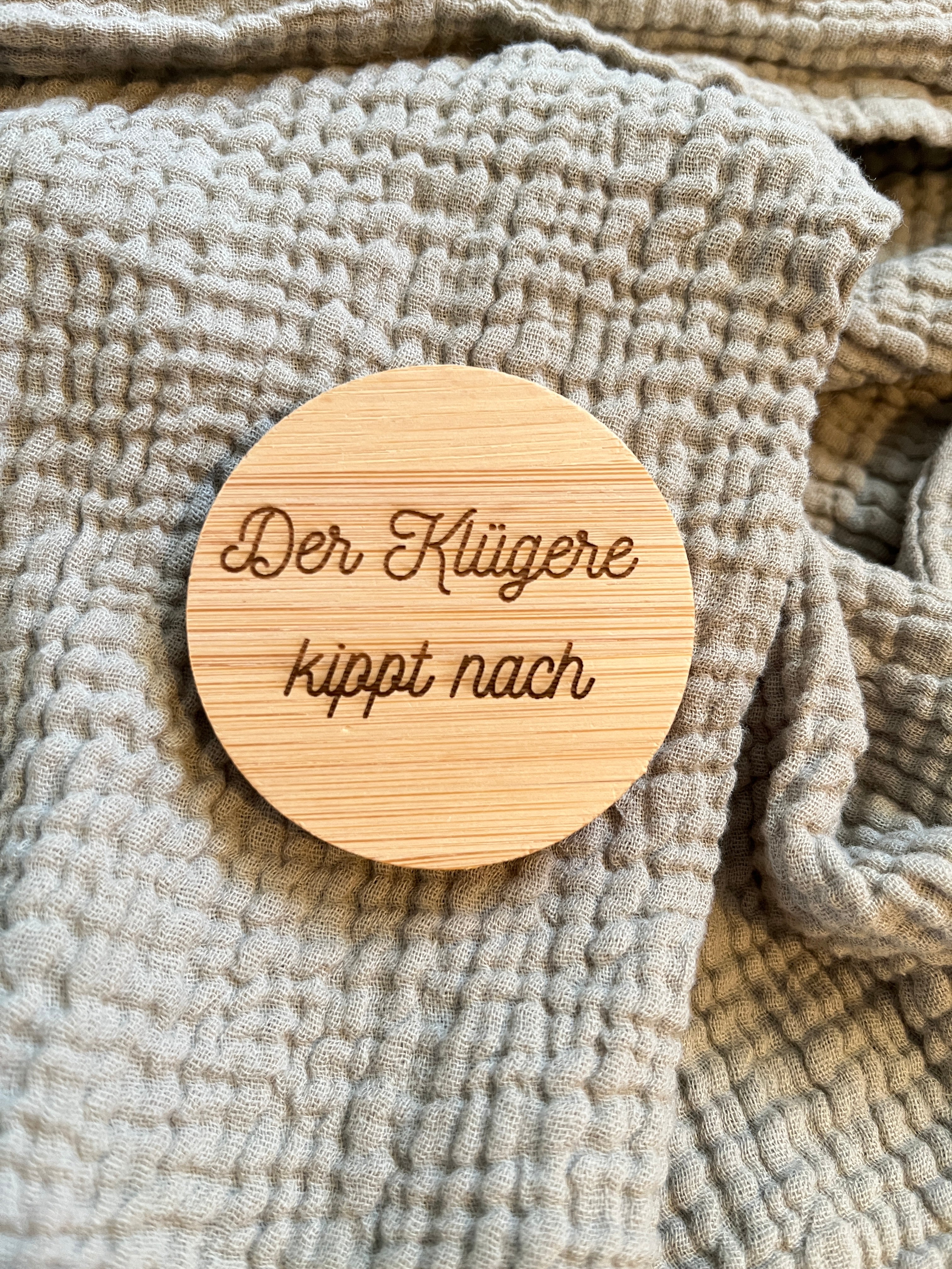 Magnetischer Flaschenöffner aus Bambus (6 cm) – Geschenkidee für Camper, Bierliebhaber & Papa