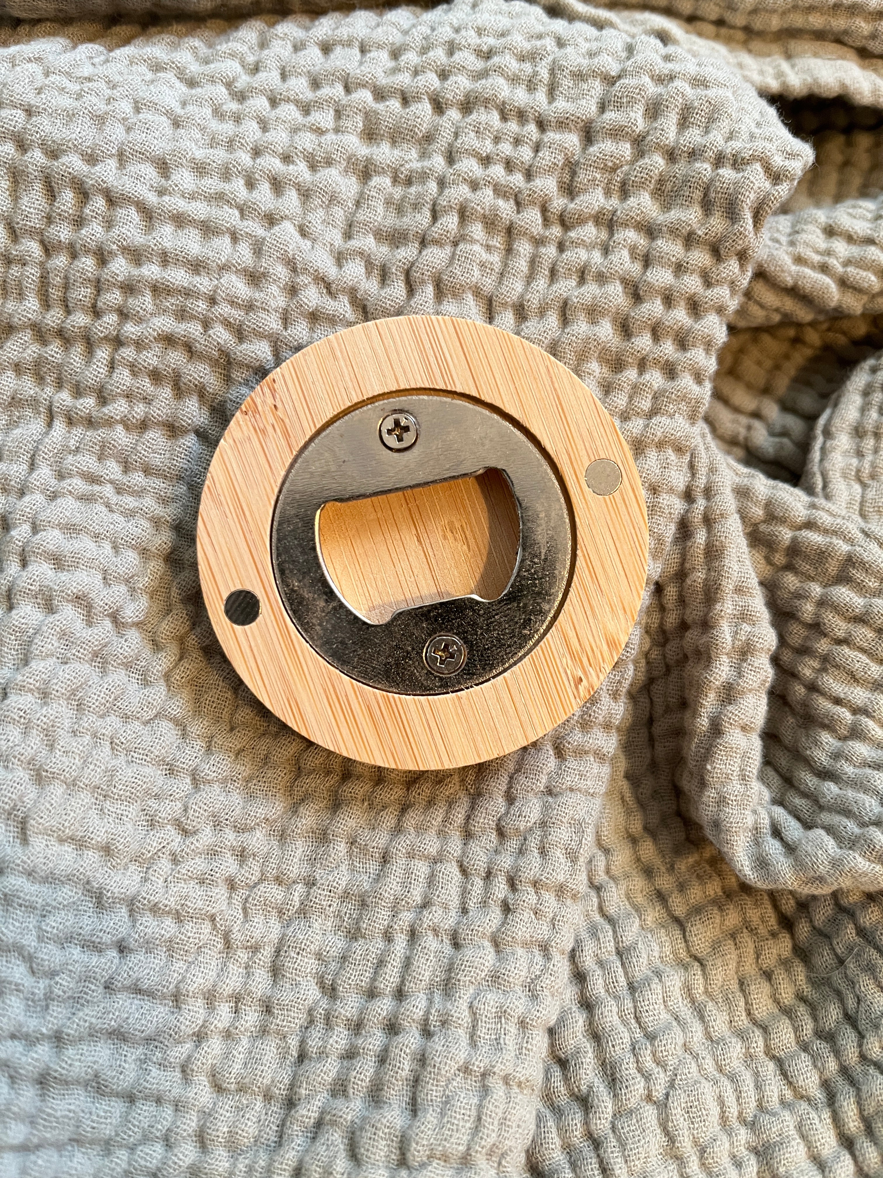 Magnetischer Flaschenöffner aus Bambus (6 cm) – Geschenkidee für Camper, Bierliebhaber & Papa