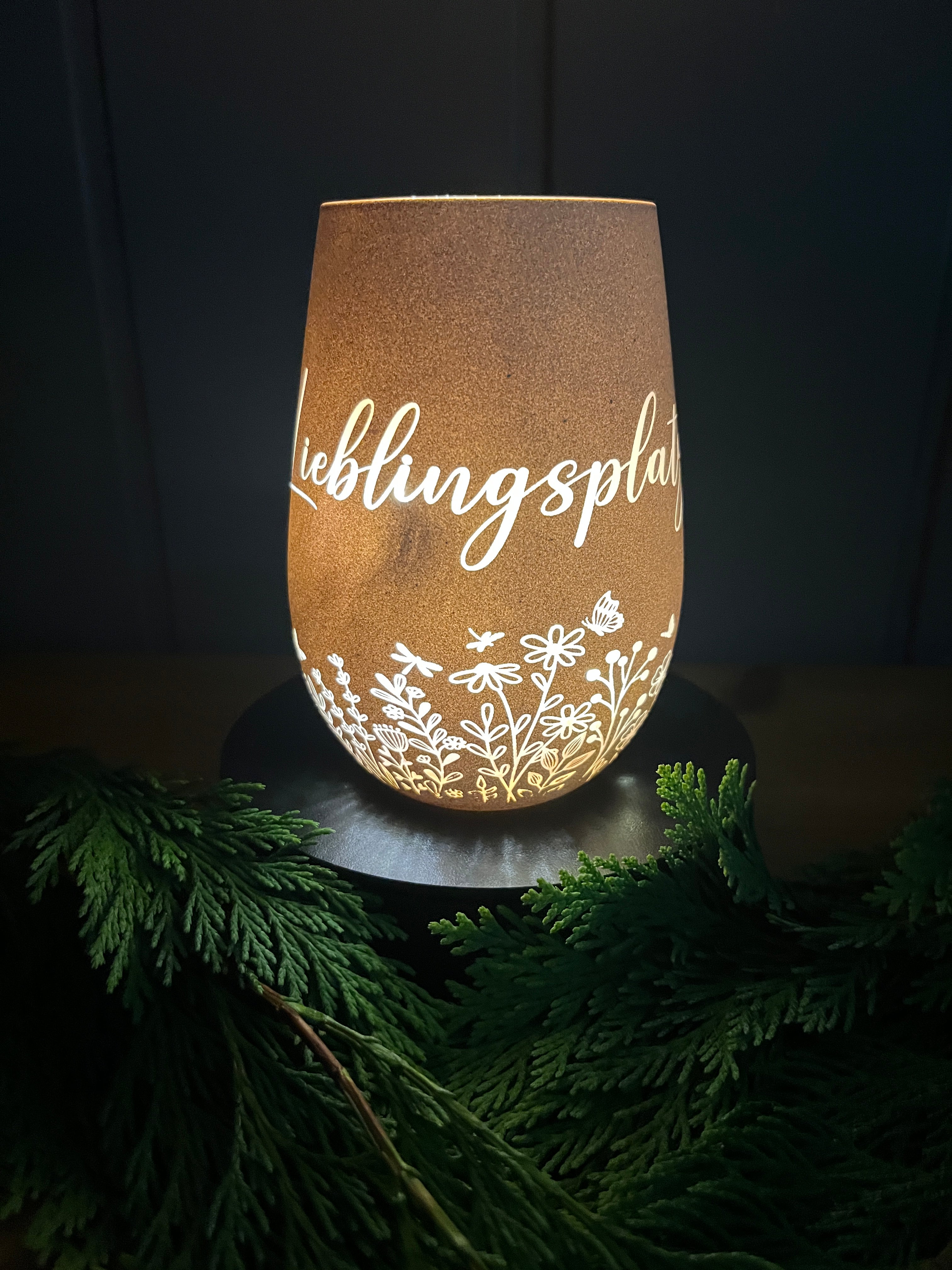 Windlicht Lieblingsplatz – Blumenmotiv, 12 cm, Weiß & Bronze