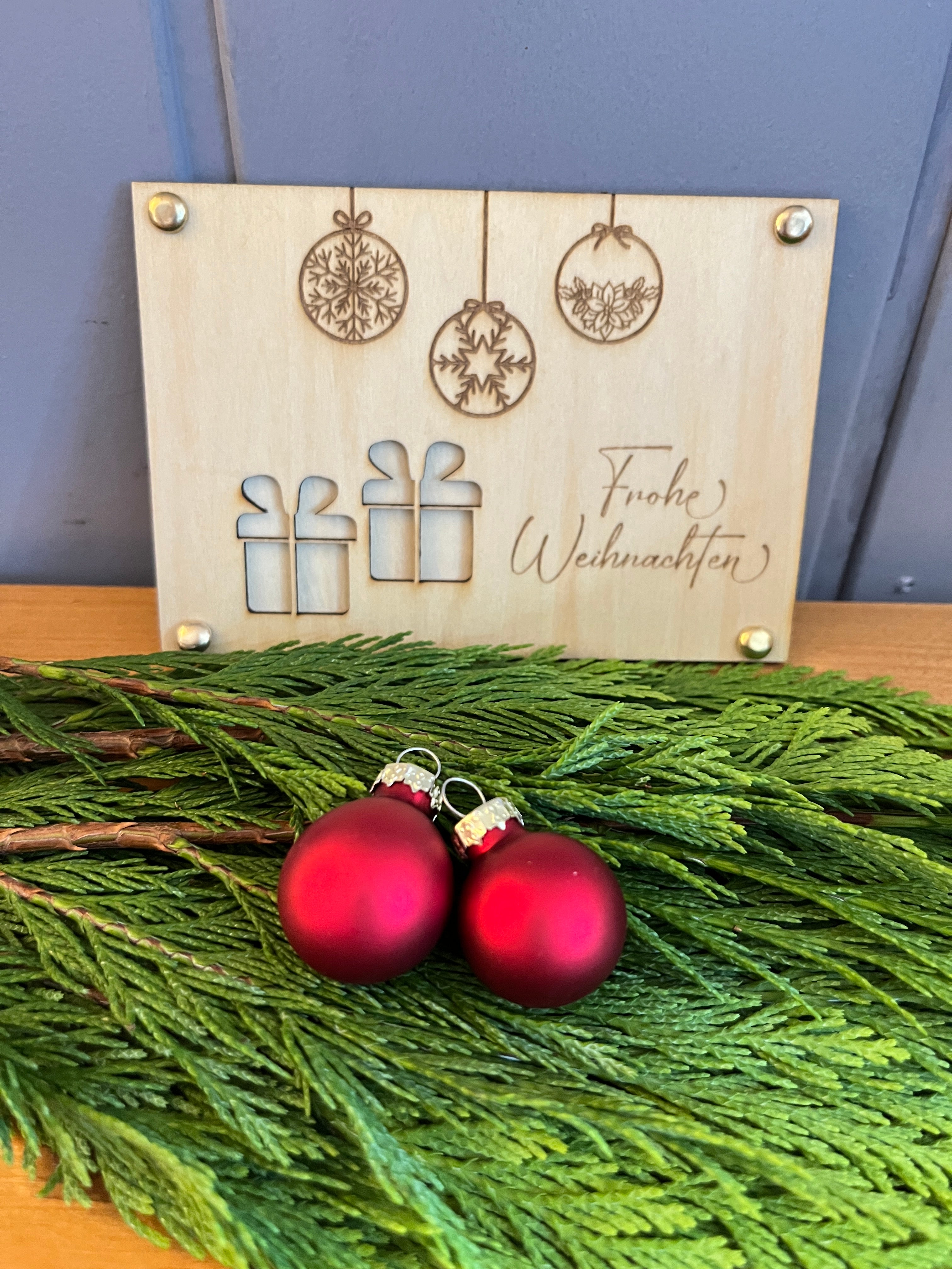 Geldgeschenkkarte Weihnachten Holz | Motiv Geschenke & Kugeln | 10x15 cm